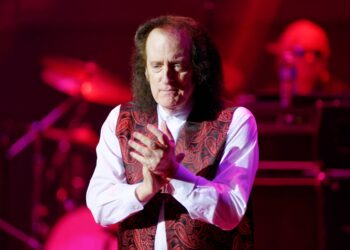 Tommy James singing