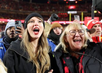 Travis Kelce reveals what Taylor Swift and Donna Kelce have in common – NBC10 Philadelphia