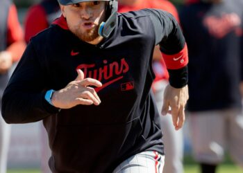 Twins put catcher Christian Vázquez on injured list because of left shoulder inflammation