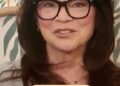 Valerie Bertinelli holding a card that says, "Best piece of advice you've received? NOT TO DO."
