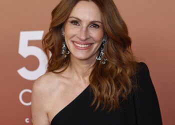 Venice Film Festival: Julia Roberts’ Sweater Fashion