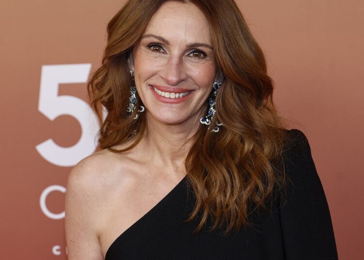 Venice Film Festival: Julia Roberts’ Sweater Fashion