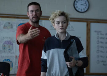 Zach Cregger and Julia Garner behind the scenes in Weapons.