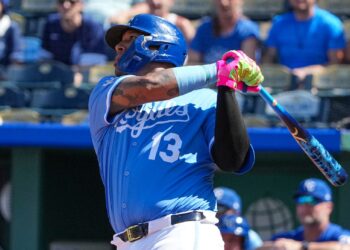 What happened to Salvador Perez? Live injury updates for Royals vs. Rangers 8/18/25