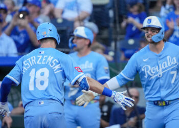 White Sox Sleepwalk to Another Loss in Kansas City