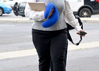 Who Is Emani Ellis Meet the Security Guard Suing Cardi B 4
