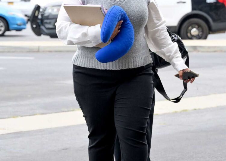 Who Is Emani Ellis Meet the Security Guard Suing Cardi B 4