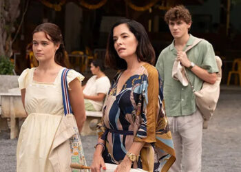Sarah Catherine Hook, Parker Posey, and Sam Nivola, The White Lotus