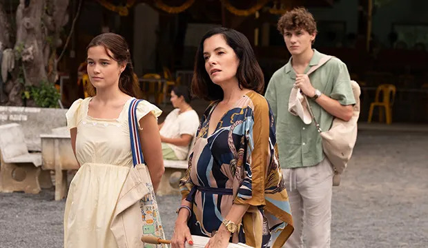 Sarah Catherine Hook, Parker Posey, and Sam Nivola, The White Lotus
