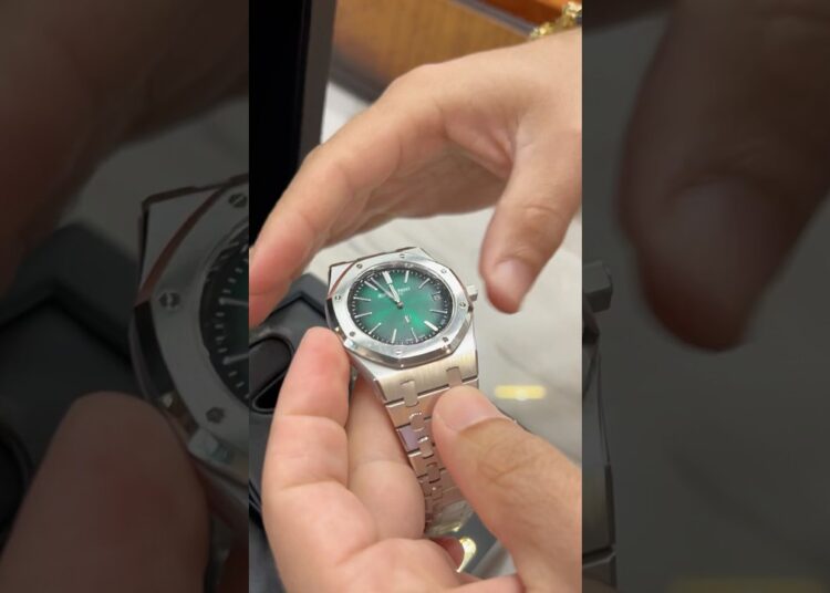 Unboxing Audemars Piguet Royal Oak “Jumbo” extra thin Green Sunburst Dial #audemarspiguet #unboxing