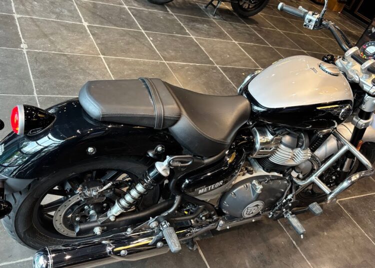 Ye Wali New 2025 Royal Enfield Super Meteor 650 Detailed Review | On Road Price New Features