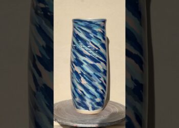 I love blue vases! #artist