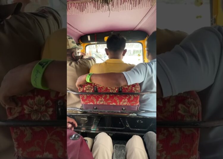 Auto and gossips #shorts #ravigupta #standupcomedy #fyp #flyxo #funny #gossip #timepass