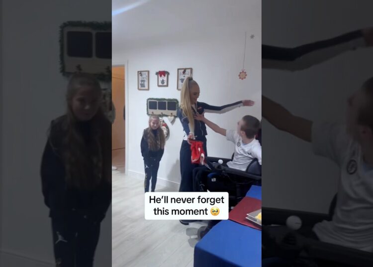 Celebrities Suprising Their Fans #celebrity #fan #surprise #therock #gordonramsay