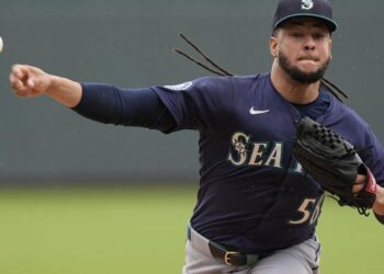 Mariners' rare challenge helps secure 2-0 win over Royals, tie Astros for first place in AL West | Sports
