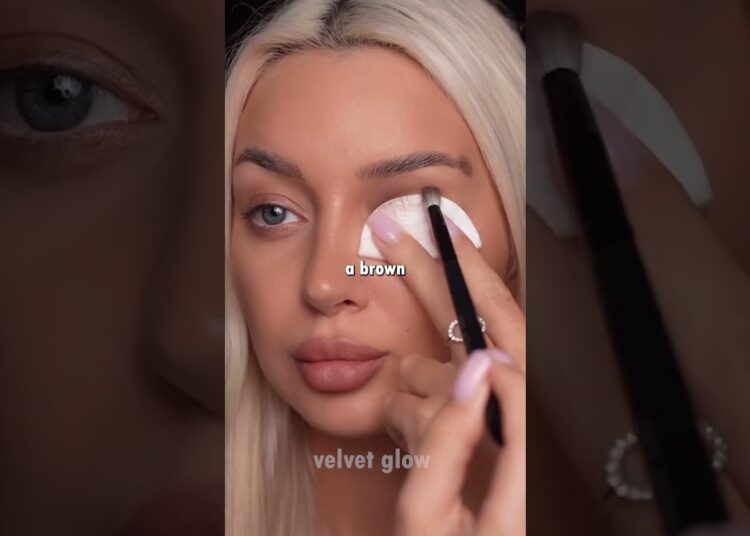 👁️✨ Russian Makeup Artist Secret Hack for Model Eyes in 2 Minutes!