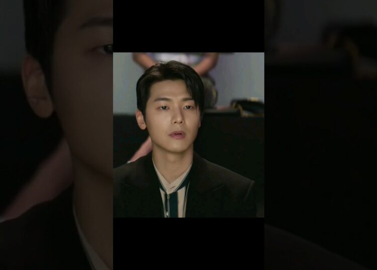 His eyes couldn’t let her go away after this long #kdrama #celebrity #parkgyuyoung #kangminhyuk