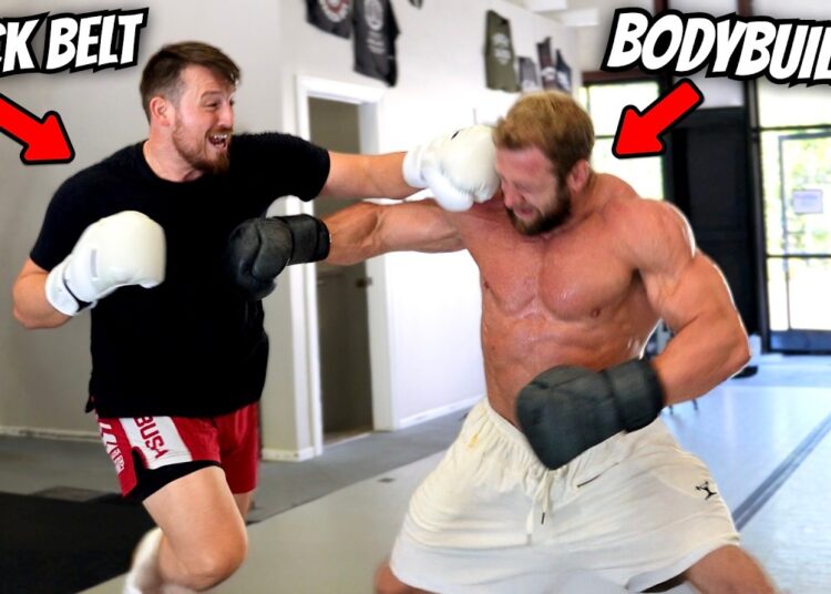 Bodybuilder vs Martial Artist (SPARRING)