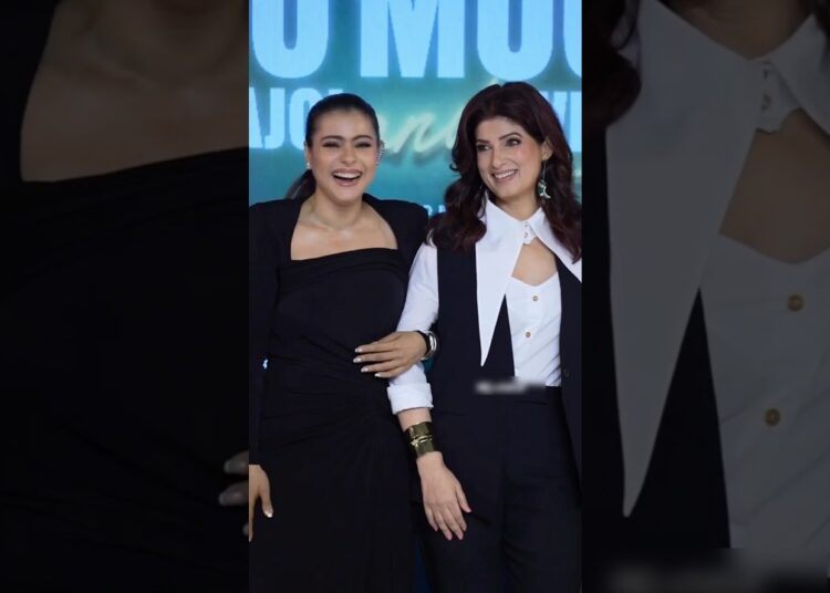 Twinkle khanna and Kajol Devgan Gossip 🤪😘😜 #akshaykumar #kajol #youtubeshorts #shorts