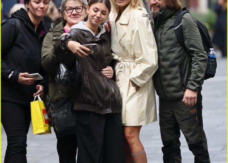 rita ora debuts new single all natural 035208191