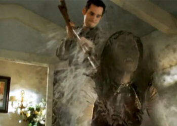 Xander slays in the original <em>Buffy the Vampire Slayer</em> series.