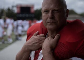 45 years later, Andover High's Chiklis returns to gridiron for 'The Senior'
