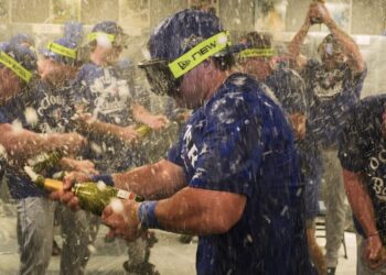 AL East-leading Blue Jays head to postseason after Royals victory
