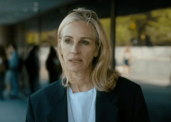 After harsh festival reviews, is Julia Roberts still in the Oscar hunt?