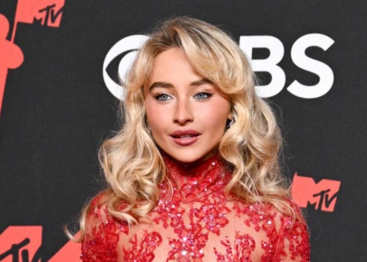 All About Sabrina Carpenter's Glowy Makeup at the MTV VMAs 2025