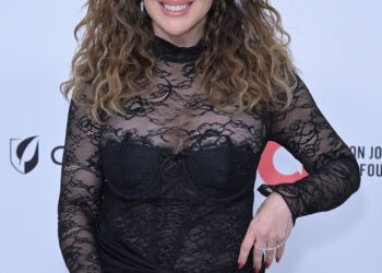 Alyssa Milano Getting Breast Implants Removed, Thought They Were ‘Necessary’ to ‘Be Attractive’ – Star Magazine