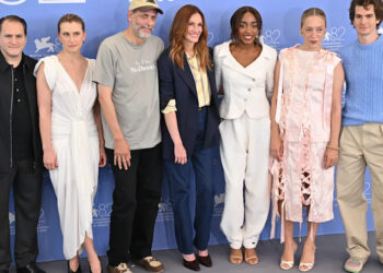 Amanda Seyfried Explains Why She Wore Julia Roberts’ Exact Outfit at Venice Film Festival