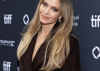 Angelina Jolie House-Hunting In London, ‘Can’t Wait’ To Leave Hollywood ‘For Good’ (Exclusive) – Star Magazine