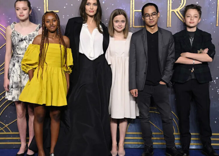 LONDON, ENGLAND - OCTOBER 27: (L-R) Shiloh Jolie, Zahara Jolie-Pitt, Angelina Jolie, Vivienne Jolie-Pitt, Maddox Jolie-Pitt and Knox Jolie-Pitt attend the "The Eternals" UK Premiere at BFI IMAX Waterloo on October 27, 2021 in London, England. (Photo by Karwai Tang/WireImage)
