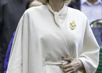 Angelina Jolie was spotted rocking a short blonde bob on the set of her new film, “Anxious People,” on Thursday in London. Click News and Media / BACKGRID