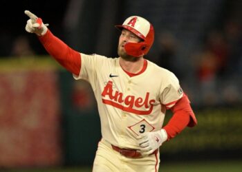 Angels battle for team HR title, not much else in series vs. Royals - Field Level Media - Professional sports content solutions