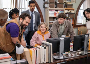 The characters around a computer screen in The Paper.