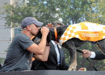 Kenny Chesney kisses UT football mascot "Smokey" during an ESPN College GameDay show on Saturday, Sept. 15, 2012. Chesney appeared as the guest game picker of the week.