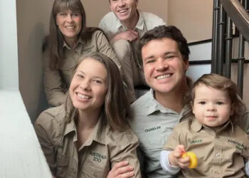 Bindi Irwin Instagram Terri, Robert, and Bindi Irwin with Chandler Powell and Grace Irwin Powell.