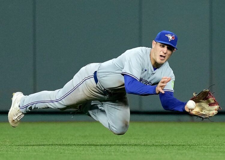 Blue Jays, Varsho on wrong side of controversial review vs. Royals
