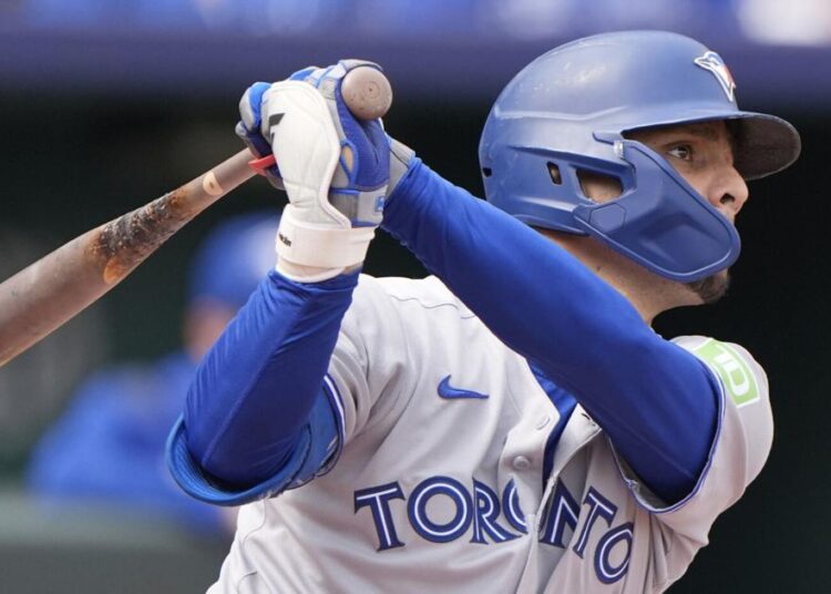 Blue Jays become first in AL to clinch playoff spot, beat Royals 8-5 | Sports