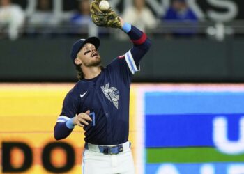 Bobby Witt Jr. leaves game with low back spasms