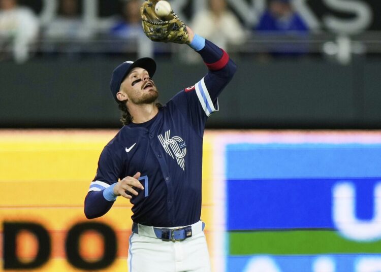 Bobby Witt Jr. leaves game with low back spasms
