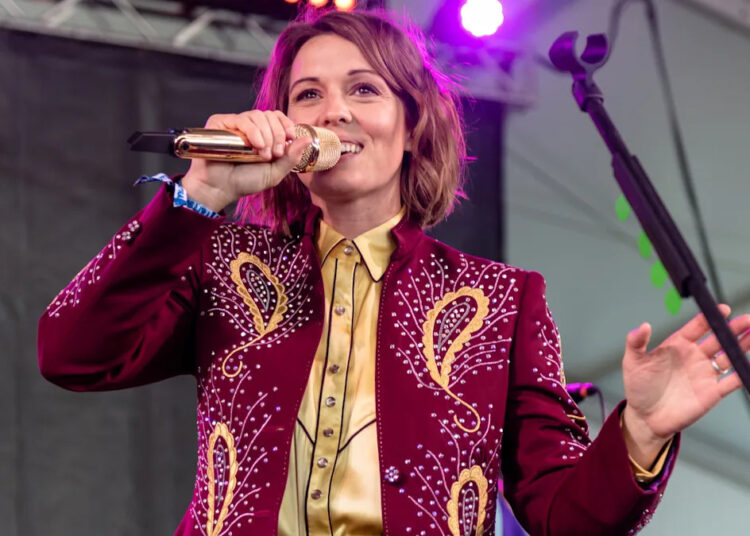 Brandi Carlile is driving lesbians wild with pics of her hands ahead of new music & it's working