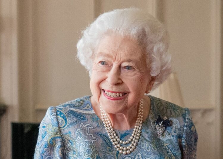 Buckingham Palace Honors Queen Elizabeth with Stunning Portrait