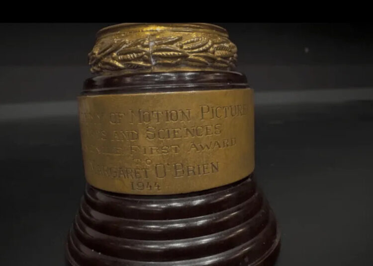 The Juvenile Oscar won by Margaret O'Brien in 1944 for her performance in "Meet Me in St. Louis" at Portland's Movie Madness on Sept. 27, 2025. (KOIN)