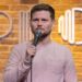Comedian forced to stop show as man suffers heart attack - Celebrity News - Entertainment