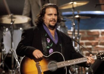 Country music star cancels concerts as he battles cancer - Celebrity News - Entertainment