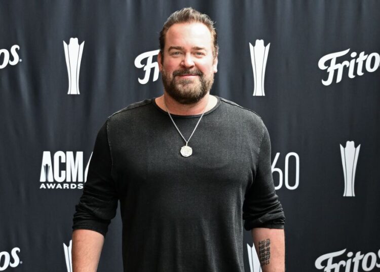 Country star Lee Brice dedicates song to Charlie Kirk as fans divided - Celebrity News - Entertainment