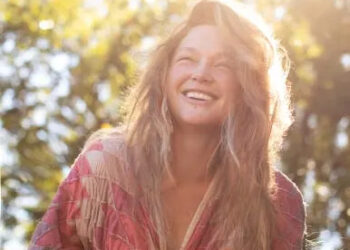 Singer-songwriter Crystal Bowersox returns to the Midwest for a live show at Thrasher Opera House on Oct. 10.