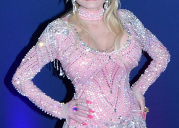 Dolly Parton Puts Vegas Residency on Hold Due to ‘Health Challenges,’ Says She Needs to ‘Slow Down’ – Star Magazine